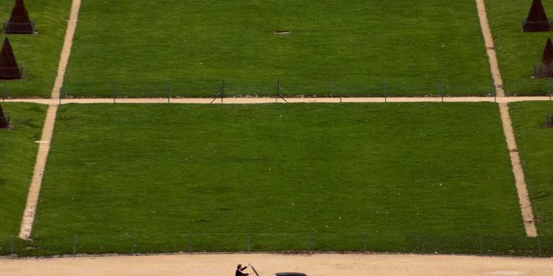 以油养肤的千年复兴：从埃及艳后到现代科学，解锁干敏肌的黄金焕肤密码