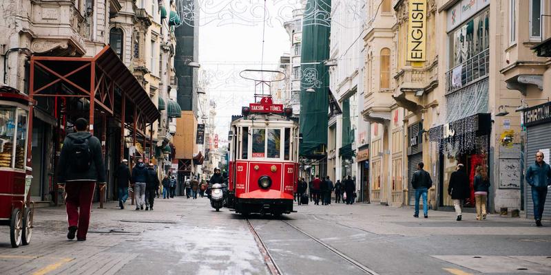 面膜使用科学指南：解锁不同面膜的最佳频率、时长与后续护肤，让护肤效果翻倍